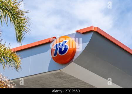 Das Logo einer Tankstelle von 76 ist in Fremont, KALIFORNIEN, USA, zu sehen Stockfoto