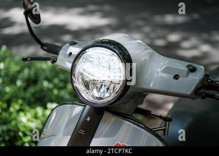 HCMC, VN - Dez. 2023. Vespa GTS TuperTech 300 Motorrad Stockfoto