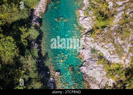 Der Fluss Tara, einer der saubersten in Europa, von der Durdevica Tara Canyon Brücke aus gesehen, Montenegro Stockfoto