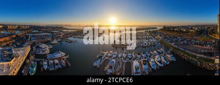 Oceanside California Harbor mit Drohne Stockfoto