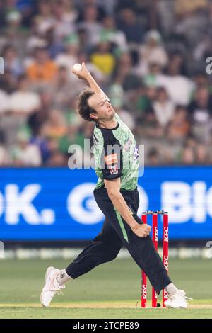 Melbourne, Australien. Dezember 2023. Melbourne Stars Spieler Joel Paris Bowls während des KFC Big Bash League (BBL13) T20 Spiels zwischen Melbourne Stars und Perth Scorchers auf dem Melbourne Cricket Ground. Quelle: Santanu Banik/Alamy Live News Stockfoto