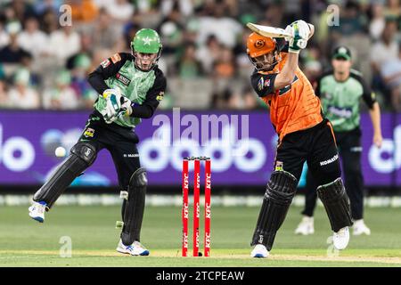 Melbourne, Australien. Dezember 2023. Josh Inglis, Spieler von Perth Scorchers, schlägt beim KFC Big Bash League (BBL13) T20 Spiel zwischen Melbourne Stars und Perth Scorchers auf dem Melbourne Cricket Ground um. Quelle: Santanu Banik/Alamy Live News Stockfoto