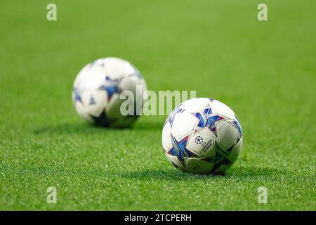 Madrid, Spanien. Dezember 2023. Allgemeine Ansicht des offiziellen Spielballs Fußball/Fußball : Gruppenphase der UEFA Champions League Spieltag 6 Gruppe E Spiel zwischen Club Atletico de Madrid 2-0 SS Lazio im Estadio Metropolitano in Madrid, Spanien . Quelle: Mutsu Kawamori/AFLO/Alamy Live News Stockfoto