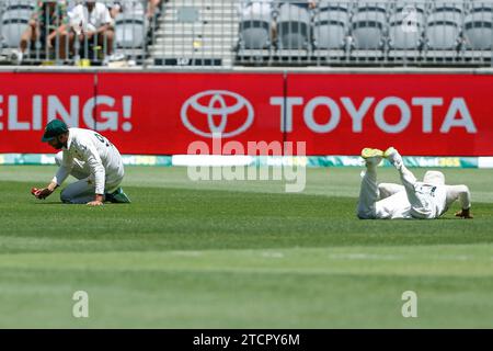 Perth Stadium, Perth, Australien. Dezember 2023. International Test Cricket, Australien gegen Pakistan 1. Test Day 1; Shan Masood of Pakistan stellt den Ball vor Credit: Action Plus Sports/Alamy Live News Stockfoto