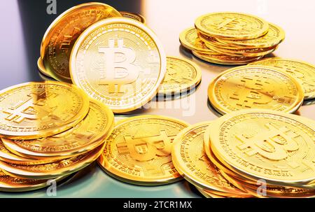 Kryptowährung Bitcoin goldene Münzen verschüttet auf dem Tisch. Hintergrund des Krypto-Investitionskonzepts Stockfoto