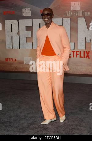 HOLLYWOOD, KALIFORNIEN - 13. DEZEMBER: Djimon Hounsou bei der LA Premiere von Rebel Moon - Part One: A Child of Fire am 13. Dezember 2023 im TCL Chinese Theatre in Hollywood Kalifornien. Copyright: XFayexSadoux Stockfoto