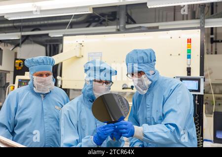 Pressetour im Rahmen von SPIN2030, einer Kampagne, um die Vielfalt, Exzellenz und Attraktivität Sachsens als Wissenschaftszentrum hervorzuheben. Fraunhofer Stockfoto