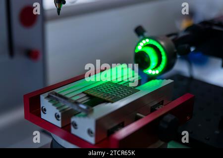 Pressetour im Rahmen von SPIN2030, einer Kampagne, um die Vielfalt, Exzellenz und Attraktivität Sachsens als Wissenschaftszentrum hervorzuheben. Fraunhofer Stockfoto