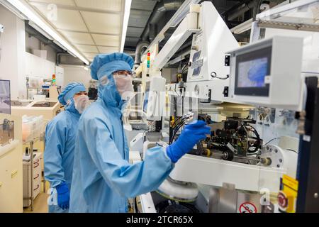 Pressetour im Rahmen von SPIN2030, einer Kampagne, um die Vielfalt, Exzellenz und Attraktivität Sachsens als Wissenschaftszentrum hervorzuheben. Fraunhofer Stockfoto