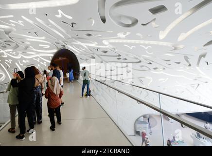 Die Haupthalle des Museums der Zukunft im Finanzviertel in Dubai, VAE. Stockfoto