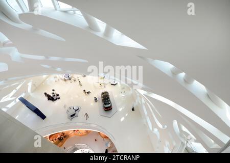 Die Haupthalle des Museums der Zukunft im Finanzviertel in Dubai, VAE. Stockfoto