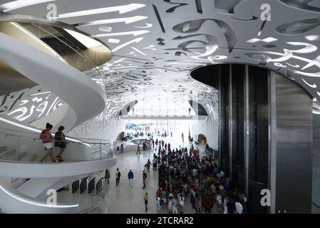 Die Haupthalle des Museums der Zukunft im Finanzviertel in Dubai, VAE. Stockfoto