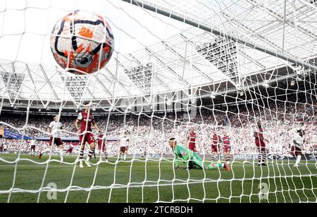 Dateifoto vom 16.09.2023 von Jeremy Doku aus Manchester City erzielt das erste Tor des Spiels. Jeremy Doku erzielte sein erstes Tor in Manchester City, als er 3-1 in West Ham gewann und seinen 100-Prozent-Rekord in der Premier League beibehielt. Ausgabedatum: Donnerstag, 14. Dezember 2023. Stockfoto