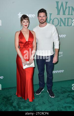 Leighton Meester und Robbie Amell bei der Amazon Freevee und Prime Video Winter Wonderland Holiday Party in den Amazon MGM Studios. Culver City, 13.12.2023 *** Leighton Meester und Robbie Amell bei der Amazon Freevee and Prime Video Winter Wonderland Holiday Party in den Amazon MGM Studios Culver City, 13 12 2023 Foto:xD.xStarbuckx/xFuturexImagex Wonderland 3234 Stockfoto