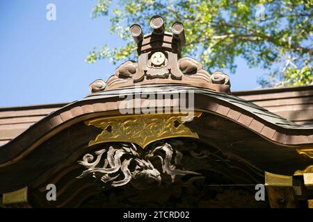 Detail eines schintoistischen Schreins in der Stadt Sakura in Japan. Stockfoto