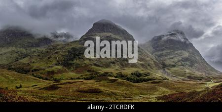 Die Three Sisters Mountains, Glencoe im schottischen Hochland. Berühmte drei Gipfel von Glencoe Stockfoto