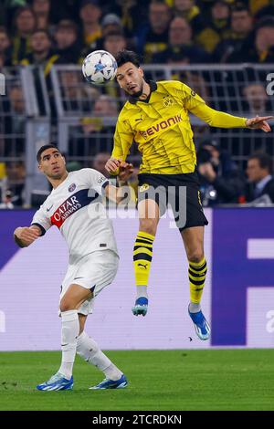 DORTMUND, DEUTSCHLAND - 13. DEZEMBER: Ramy Bensebaini (Borussia Dortmund) während der UEFA Champions League 2023/2024 - Gruppenspiel gegen Borussia Dortmund A Stockfoto