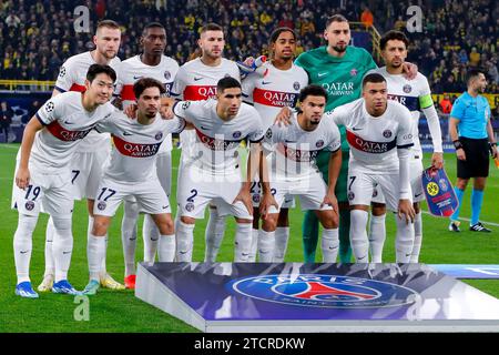 DORTMUND, DEUTSCHLAND - 13. DEZEMBER: Torwart Gianluigi Donnarumma (Paris Saint-Germain), Achraf Hakimi (Paris Saint-Germain), Marquinhos (Paris Saint-Germ Stockfoto