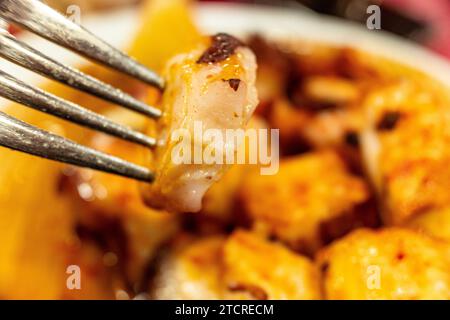 Pulpo a la gallega, traditionelles Rezept zum Kochen von Kraken in Galicien, Spanien. Stockfoto