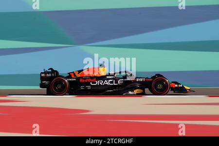 Aktenfoto vom 03.03.2023 von Red Bull's Max Verstappen während des Trainingstages des Bahrain Grand Prix auf dem Bahrain International Circuit, Sakhir. Die Formel 1 war wieder die Max Verstappen Show, der Holländer gewann einen Rekord von 19 des 22 grands prix. Ausgabedatum: Donnerstag, 14. Dezember 2023 Stockfoto