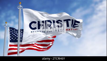 Jersey City, USA, 20. Juni 2023: Chris Christie 2024, die Flagge des Präsidentschaftswahlkampfs, schwenkt mit amerikanischer Flagge. Illustrierendes redaktionelles 3D-Illustrationsrendering Stockfoto