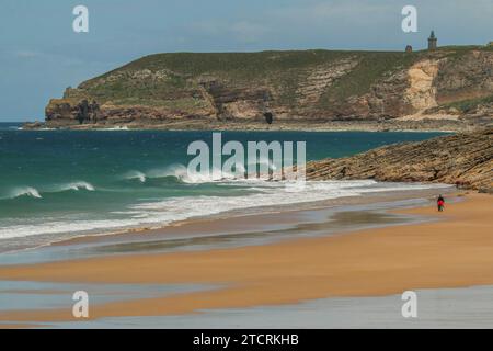 Windiger und sandiger Strand in der Nähe von Cap Fréhel, Côtes-d'Armor, Bretagne, Frankreich Stockfoto