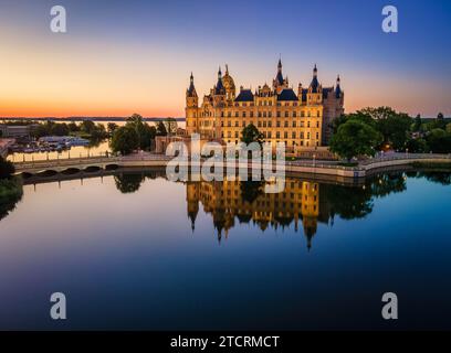 Jahrhundertelang war es die Heimat der Herzöge und Großherzöge von Mecklenburg und später Mecklenburg-Schwerin. Heute dient sie als Residenz des Meck Stockfoto