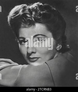 Porträt der eleganten Schauspielerin Joan Fontaine, geboren am 22. Oktober 1917, verließ sie am 15. Dezember 2013. Fontaine stammt aus einer Reihe von Künstlern und machte sich in Hollywood einen Namen. Sie ist bekannt für ihre Rollen in Filmen wie Rebecca (1940) von Alfred Hitchcock, für die sie eine Oscar-Nominierung erhielt. Stockfoto