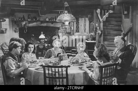 Mickey Rooney und Elizabeth Taylor führten 1944 in National Velvet an. Der Film folgt einem jungen Mädchen, gespielt von Taylor, das davon träumt, ihr Pferd im Grand National Steeplechase zu fahren, mit Rooneys Figur, einem ehemaligen Jockey, der ihr dabei hilft. Stockfoto