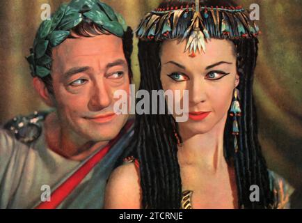 Claude Rains und Vivien Leigh führten 1945 in „Caesar and Cleopatra“ an. Die Geschichte fängt die Dynamik zwischen Julius Cäsar und einer jungen Kleopatra ein, während sie für die Führung vorbereitet ist. Der Film spielt im alten Ägypten und zeigt Kleopatras Aufstieg an die Macht, ihre Interaktionen mit Cäsar und die politischen Herausforderungen, denen sie gemeinsam gegenüberstehen. Stockfoto