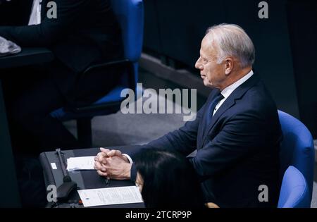 Jürgen Trittin, Buendnis 90/die Gruenen, aufgenommen im Rahmen seiner letzten Rede im Deutschen Bundestag in Berlin, 14.12.2023. Berlin Deutschland *** Jürgen Trittin, Buendnis 90 die Gruenen, aufgenommen während seiner letzten Rede im Deutschen Bundestag in Berlin, 14 12 2023 Berlin Deutschland Copyright: XFelixxZahnx Stockfoto