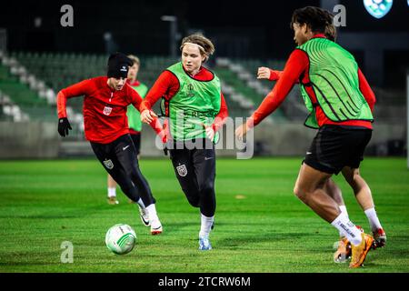 Razgrad, Bulgarien. Dezember 2023. Andreas Schjelderup vom FC Nordsjaelland wurde während eines letzten Trainings vor dem Spiel der UEFA Conference League vor Ludogorets Razgrad und dem FC Nordsjaelland in der Huvepharma Arena in Razgrad gesehen. (Foto: Gonzales Photo/Alamy Live News Stockfoto