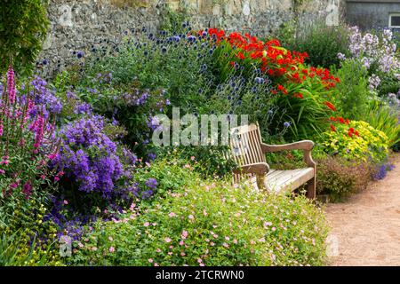 Die krautige Grenze im Schlossgarten Aberdour Stockfoto