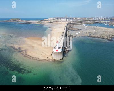 St. Marlo Frankreich Hafen Lighthouse Drohne, Luftfahrt Stockfoto