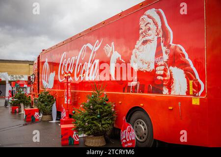 Der berühmte Coca Cola Truck macht einen Halt in Birmingham als Teil der traditionellen Coca Cola Christmas Truck Tour. Stockfoto