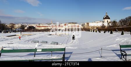 Schloss Belvedere im Dezember Schnee, Österreich Stockfoto