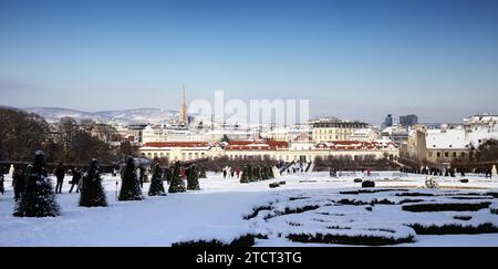 Schloss Belvedere im Dezember Schnee, Österreich Stockfoto