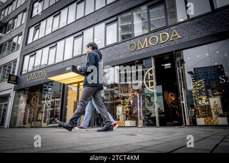 ROTTERDAM - Außenansicht des Bekleidungsgeschäfts Omoda an der Karel Doormanstraat. Das Zeeland-Modeunternehmen leitet ein Verfahren gegen eine chinesische Automobilmarke mit demselben Namen ein, die bald auf den niederländischen Markt eintreten will. ANP ROBIN UTRECHT niederlande raus - belgien raus Stockfoto