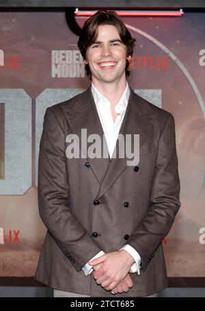 Hollywood, Ca. Dezember 2023. Patrick Luwis bei der LA Premiere von NETFLIX' Rebel Moon - Part One: A Child of Fire am 13. Dezember 2023 im TCL Chinese Theatre in Hollywood Kalifornien. Quelle: Faye Sadou/Media Punch/Alamy Live News Stockfoto