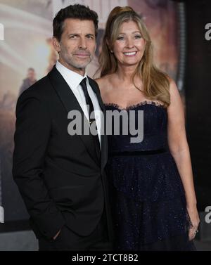 (L-R) Zack Snyder und Deborah Snyder bei der Netflix's REBEL MOON - PART ONE: A CHILD OF FIRE Los Angeles Premiere im TCL Chinese Theatre in Hollywood, KALIFORNIEN am Mittwoch, 13. Dezember 2023. (Foto: Sthanlee B. Mirador/SIPA USA) Stockfoto