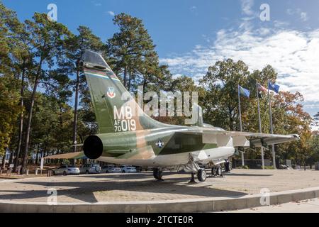 North American F-100 Super Sabre, hergestellt von North American Aviation Static Display war Bird Park, Myrtle Beach SC, 17. November 2023 Stockfoto