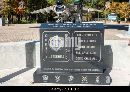 Purple Heart Memorial, Warbird Park Myrtle Beach South Carolina, Marble Monument To Wounded Untied States Service Personel, 17. November 2023 Stockfoto