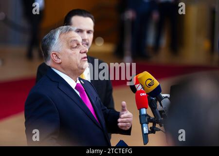 Bruxelles, Belgique. Dezember 2023. © Nicolas Landemard/Le Pictorium/MAXPPP - Brüssel 14/12/2023 Viktor Orban. Arrivees des Chefs d'etats au sommet europeen. Quelle: MAXPPP/Alamy Live News Stockfoto