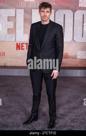 Hollywood, Usa. Dezember 2023. HOLLYWOOD, LOS ANGELES, KALIFORNIEN, USA - 13. DEZEMBER: Der US-amerikanische Schauspieler und Musiker Garrett Hedlund kommt bei der Premiere von Netflix's „Rebel Moon - Part One: A Child of Fire“ am 13. Dezember 2023 im TCL Chinese Theatre IMAX in Hollywood, Los Angeles, Kalifornien, USA. (Foto: Xavier Collin/Image Press Agency) Credit: Image Press Agency/Alamy Live News Stockfoto