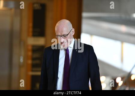 Edinburgh, Schottland, Großbritannien. Dezember 2023. IM BILD: John Swinney MSP, ehemaliger stellvertretender schottischer erster Minister. Wöchentliche Sitzung der ersten Ministerfragen in Holyrood im schottischen Parlament. Credit: Colin D Fisher Credit: Colin Fisher/Alamy Live News Stockfoto