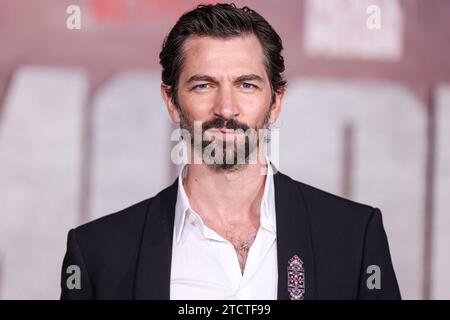 Hollywood, Usa. Dezember 2023. HOLLYWOOD, LOS ANGELES, KALIFORNIEN, USA - 13. DEZEMBER: Der niederländische Schauspieler Michiel Huisman kommt zur Los Angeles Premiere von Netflix's „Rebel Moon - Part One: A Child of Fire“ am 13. DEZEMBER 2023 im TCL Chinese Theatre IMAX in Hollywood, Los Angeles, Kalifornien. (Foto: Xavier Collin/Image Press Agency) Credit: Image Press Agency/Alamy Live News Stockfoto