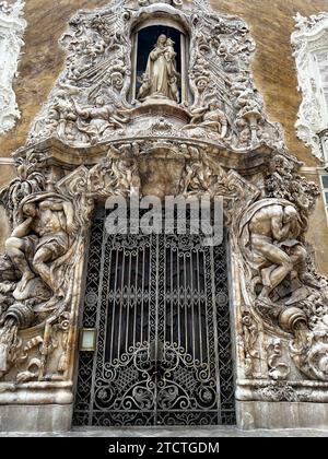 Valencia, Spanien - 3. September 2022: Der Palast des Markgrafen von Dos Aguas ist ein Adelspalast aus dem Rokoko, der sich an einem der zentralsten Orte in der befindet Stockfoto