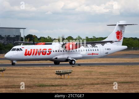 ATR-72-600 Regionalflugzeug F-WWEN auf der Farnborough International Airshow in Wings Air, Lion Air Group, Farbschema Stockfoto