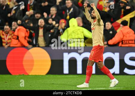 Angelo Fulgini (11) von RC Lens feiert, nachdem er am 6. Spieltag der UEFA Champions League in der Gruppe B in der Saison 2023-2024 zwischen Racing Club de Lens und dem FC Sevilla am 12. Dezember 2023 in Lens, Frankreich, das Tor von 2-1 geschossen hat. (Foto: David Catry / Isosport) Stockfoto