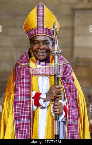 Rose Hudson-Wilkin, Bischof von Dover, Standing iin Canterbury Cathedral, Kent, England, Großbritannien Stockfoto